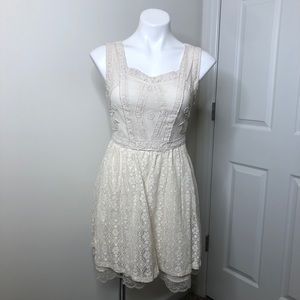 Forever 21: Off white sleeveless lace dress | S